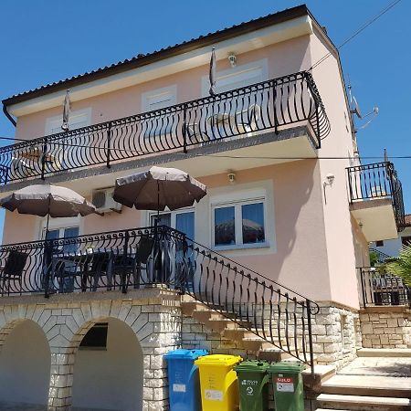 Apartment Mit Balkon Porec Exterior photo