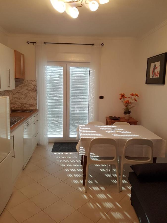 Apartment Mit Balkon Porec Exterior photo