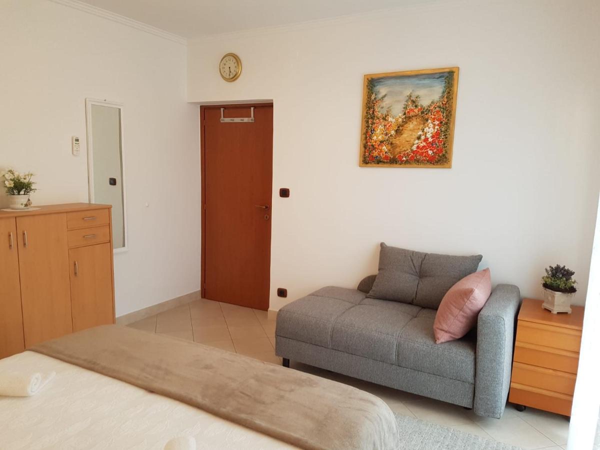 Apartment Mit Balkon Porec Exterior photo