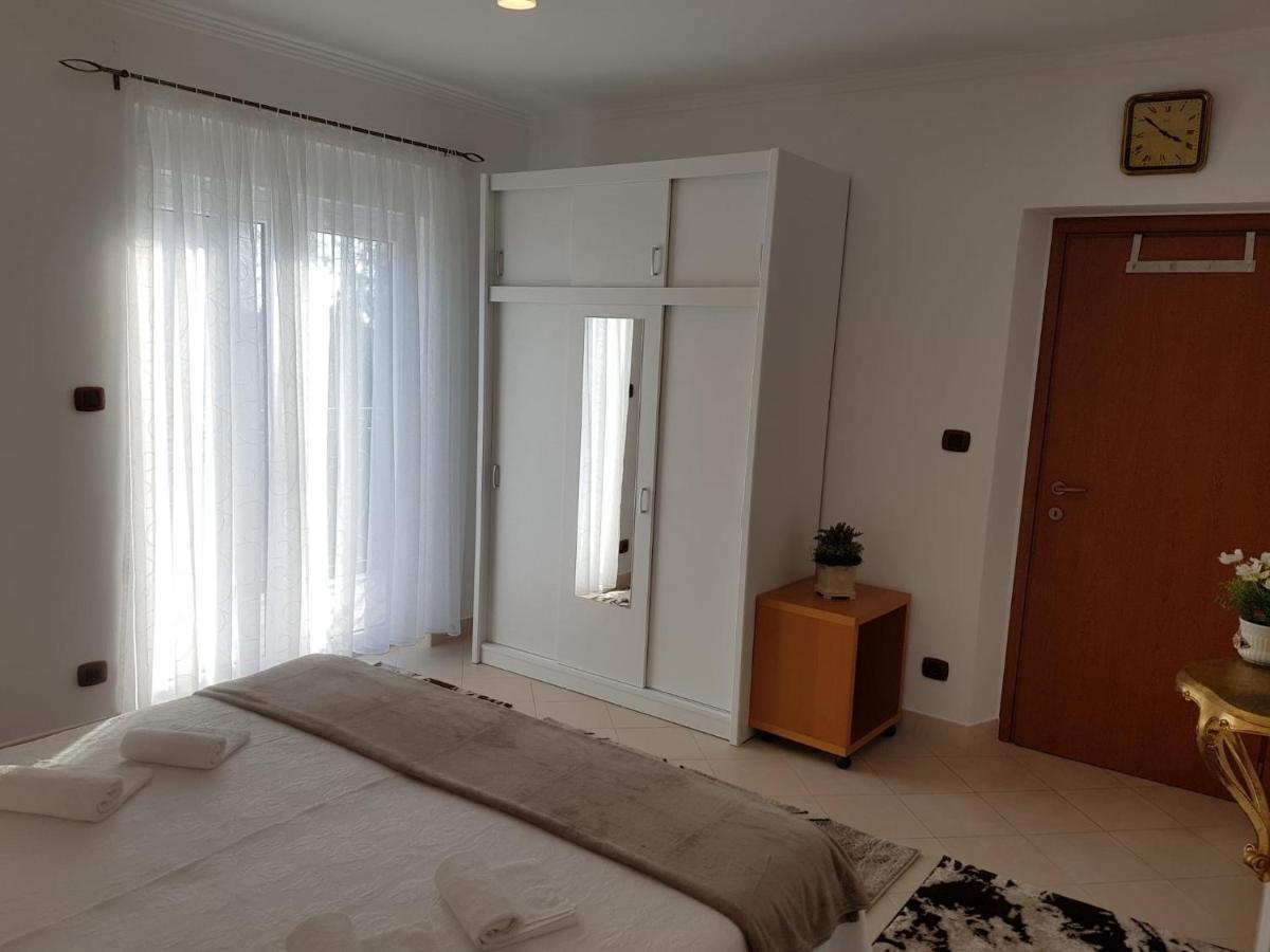 Apartment Mit Balkon Porec Exterior photo