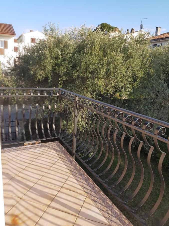 Apartment Mit Balkon Porec Exterior photo