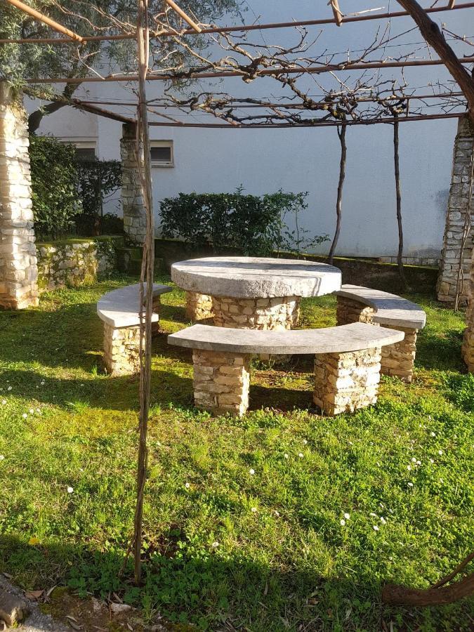 Apartment Mit Balkon Porec Exterior photo
