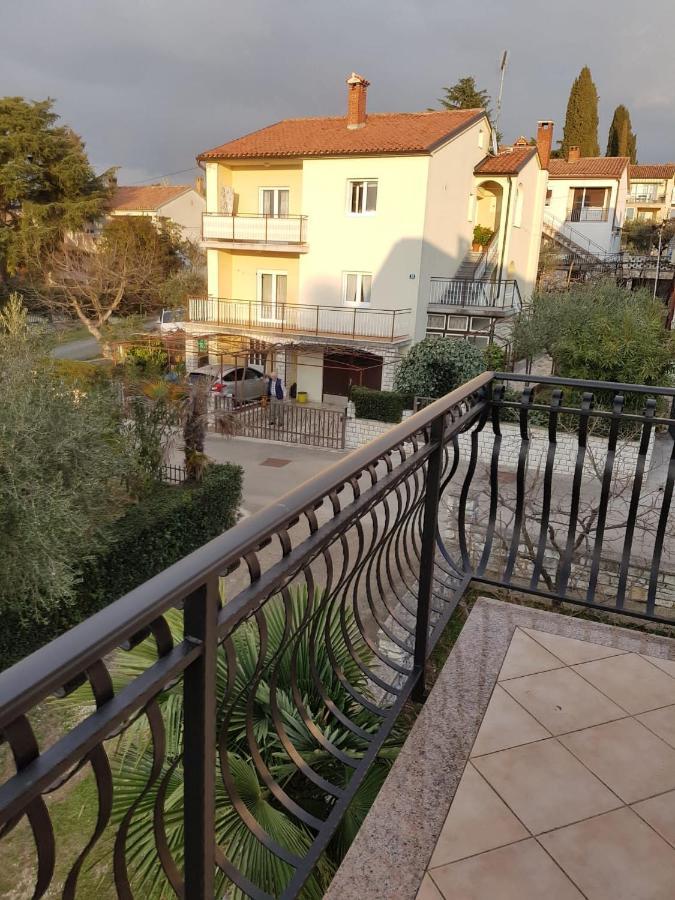 Apartment Mit Balkon Porec Exterior photo