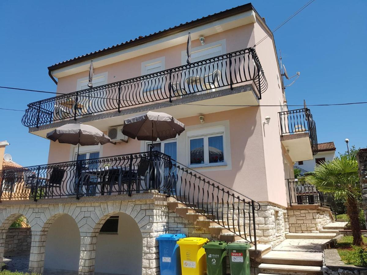 Apartment Mit Balkon Porec Exterior photo