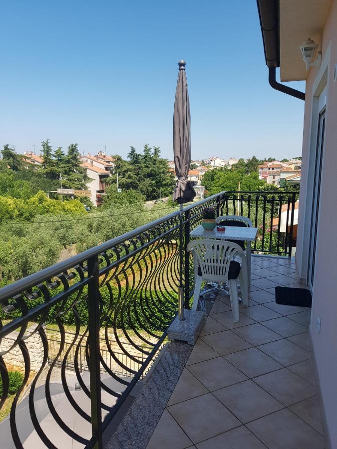 Apartment Mit Balkon Porec Exterior photo