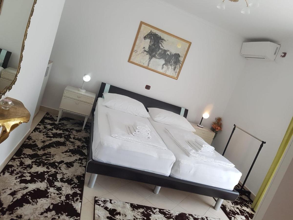 Apartment Mit Balkon Porec Exterior photo
