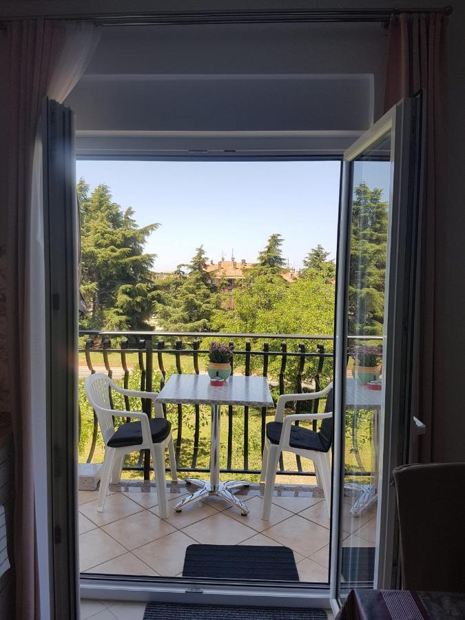 Apartment Mit Balkon Porec Exterior photo